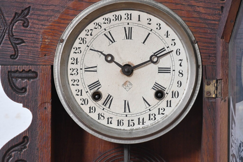 アメリカアンティーク　1890年から1900年頃　Ansonia Clock Company(アンソニア)　優美な彫刻と白い草花模様が華やかな置き時計　(R-091799)