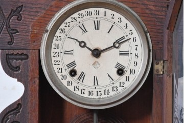 アメリカアンティーク　1890年から1900年頃　Ansonia Clock Company(アンソニア)　優美な彫刻と白い草花模様が華やかな置き時計　(R-091799)