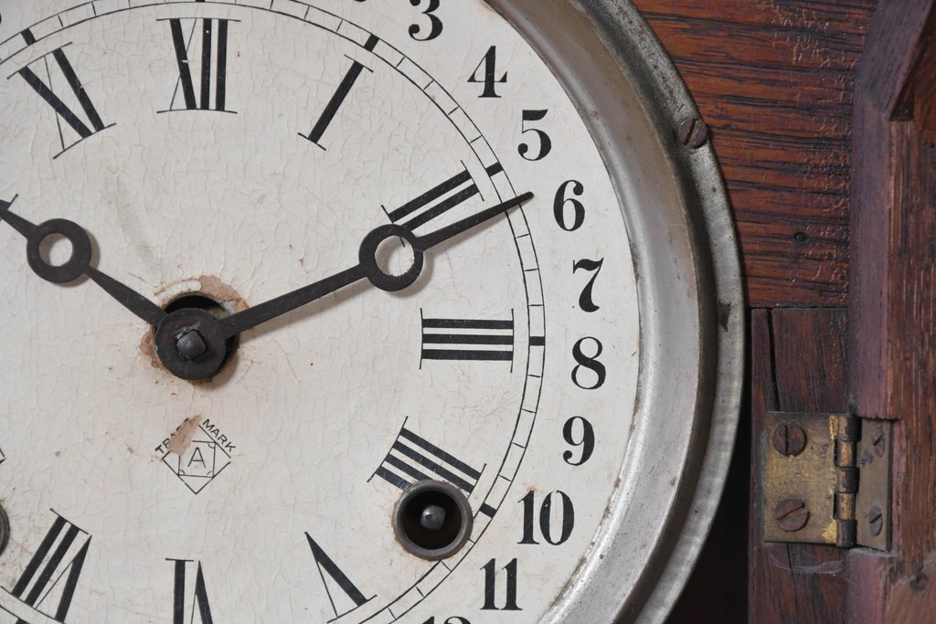 アメリカアンティーク　1890年から1900年頃　Ansonia Clock Company(アンソニア)　優美な彫刻と白い草花模様が華やかな置き時計　(R-091799)