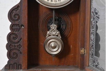 アメリカアンティーク　1890年から1900年頃　Ansonia Clock Company(アンソニア)　優美な彫刻と白い草花模様が華やかな置き時計　(R-091799)