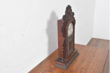 アメリカアンティーク　1890年から1900年頃　Ansonia Clock Company(アンソニア)　優美な彫刻と白い草花模様が華やかな置き時計　(R-091799)