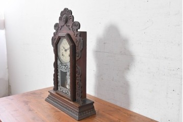 アメリカアンティーク　1890年から1900年頃　Ansonia Clock Company(アンソニア)　優美な彫刻と白い草花模様が華やかな置き時計　(R-091799)