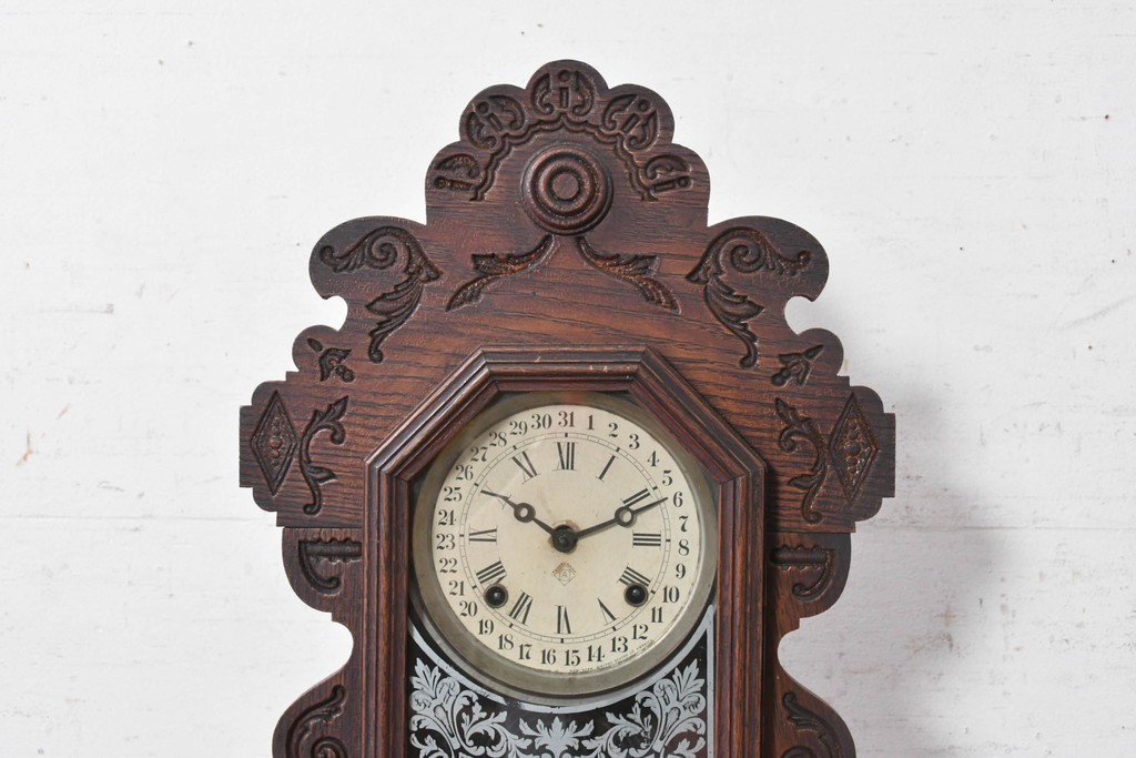 アメリカアンティーク　1890年から1900年頃　Ansonia Clock Company(アンソニア)　優美な彫刻と白い草花模様が華やかな置き時計　(R-091799)