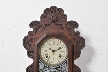 アメリカアンティーク　1890年から1900年頃　Ansonia Clock Company(アンソニア)　優美な彫刻と白い草花模様が華やかな置き時計　(R-091799)