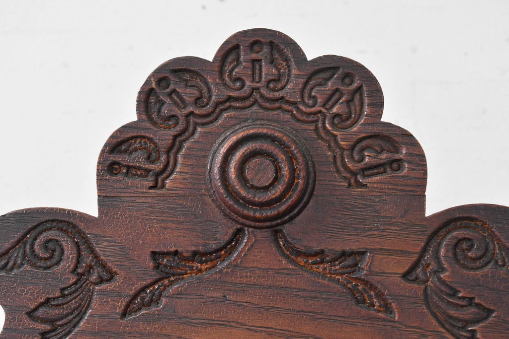 アメリカアンティーク　1890年から1900年頃　Ansonia Clock Company(アンソニア)　優美な彫刻と白い草花模様が華やかな置き時計　(R-091799)