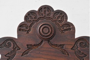 アメリカアンティーク　1890年から1900年頃　Ansonia Clock Company(アンソニア)　優美な彫刻と白い草花模様が華やかな置き時計　(R-091799)