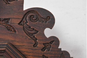 アメリカアンティーク　1890年から1900年頃　Ansonia Clock Company(アンソニア)　優美な彫刻と白い草花模様が華やかな置き時計　(R-091799)