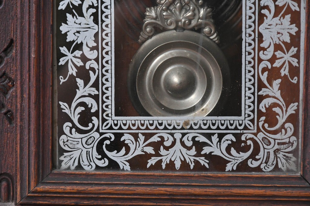 アメリカアンティーク　1890年から1900年頃　Ansonia Clock Company(アンソニア)　優美な彫刻と白い草花模様が華やかな置き時計　(R-091799)