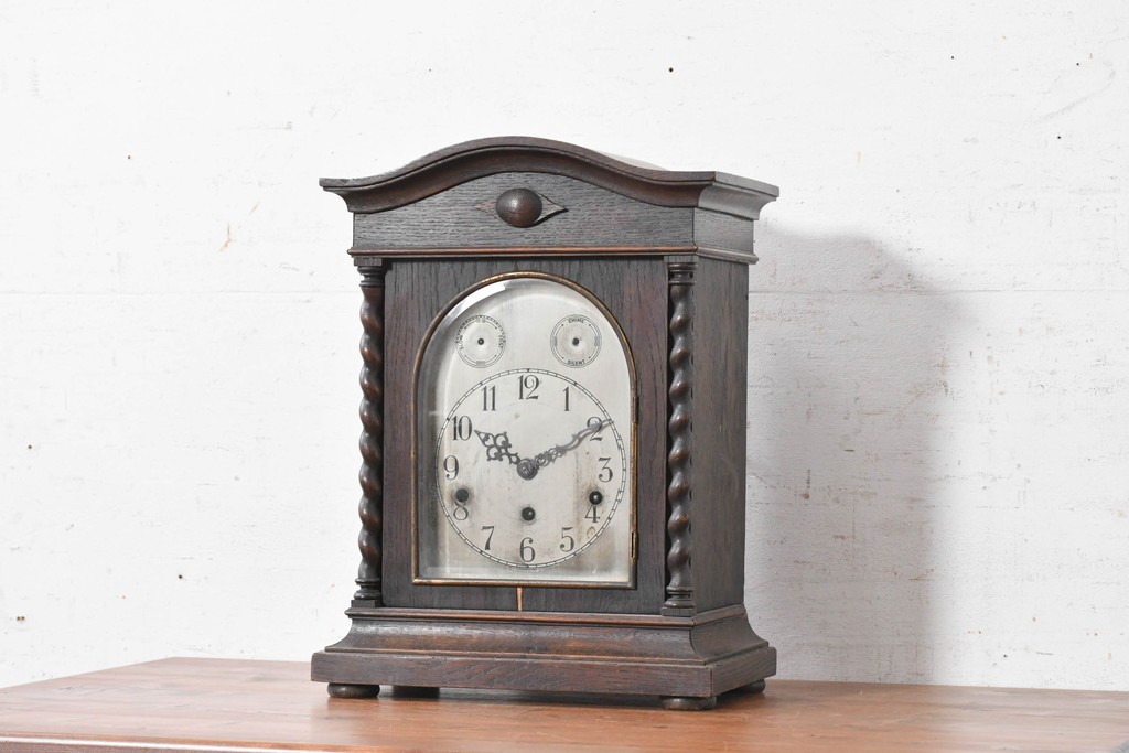 ドイツアンティーク　1920年から1930年頃　　KIENZLE(キンツレ)　ツイスト装飾と曲線的な天板が美しい重厚な置き時計　(R-091801)