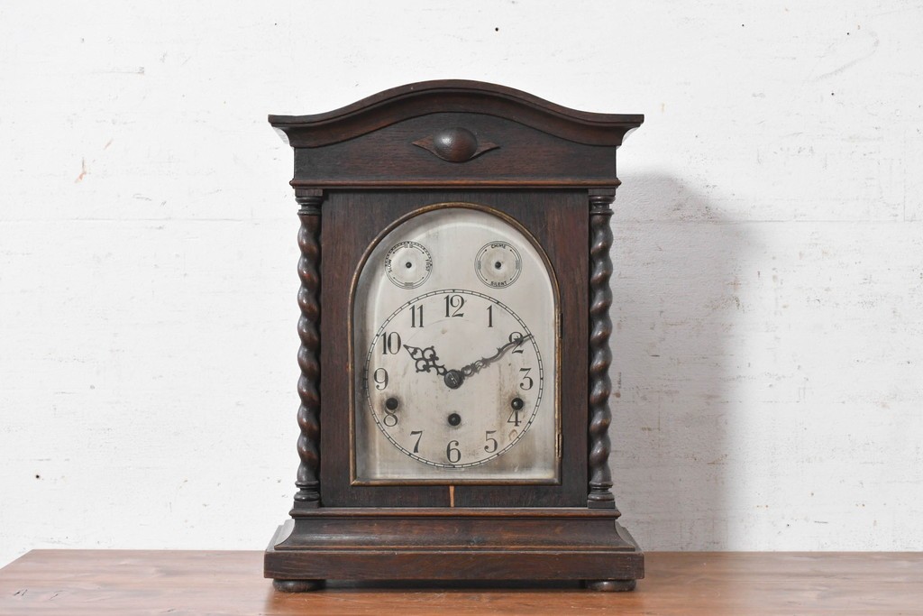 ドイツアンティーク　1920年から1930年頃　　KIENZLE(キンツレ)　ツイスト装飾と曲線的な天板が美しい重厚な置き時計　(R-091801)