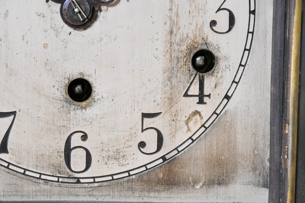 ドイツアンティーク　1920年から1930年頃　　KIENZLE(キンツレ)　ツイスト装飾と曲線的な天板が美しい重厚な置き時計　(R-091801)