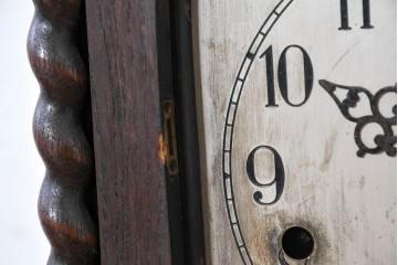ドイツアンティーク　1920年から1930年頃　　KIENZLE(キンツレ)　ツイスト装飾と曲線的な天板が美しい重厚な置き時計　(R-091801)
