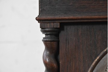 ドイツアンティーク　1920年から1930年頃　　KIENZLE(キンツレ)　ツイスト装飾と曲線的な天板が美しい重厚な置き時計　(R-091801)