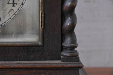 ドイツアンティーク　1920年から1930年頃　　KIENZLE(キンツレ)　ツイスト装飾と曲線的な天板が美しい重厚な置き時計　(R-091801)