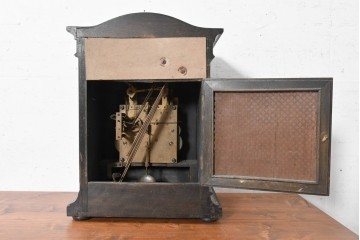 ドイツアンティーク　1920年から1930年頃　　KIENZLE(キンツレ)　ツイスト装飾と曲線的な天板が美しい重厚な置き時計　(R-091801)