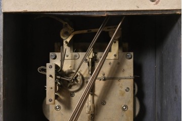 ドイツアンティーク　1920年から1930年頃　　KIENZLE(キンツレ)　ツイスト装飾と曲線的な天板が美しい重厚な置き時計　(R-091801)