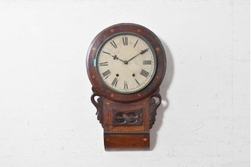 イギリスアンティーク　1880年から1900年頃　繊細な彫刻が魅力のクラシカルな掛け時計　(R-091803)