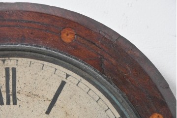 イギリスアンティーク　1880年から1900年頃　繊細な彫刻が魅力のクラシカルな掛け時計　(R-091803)