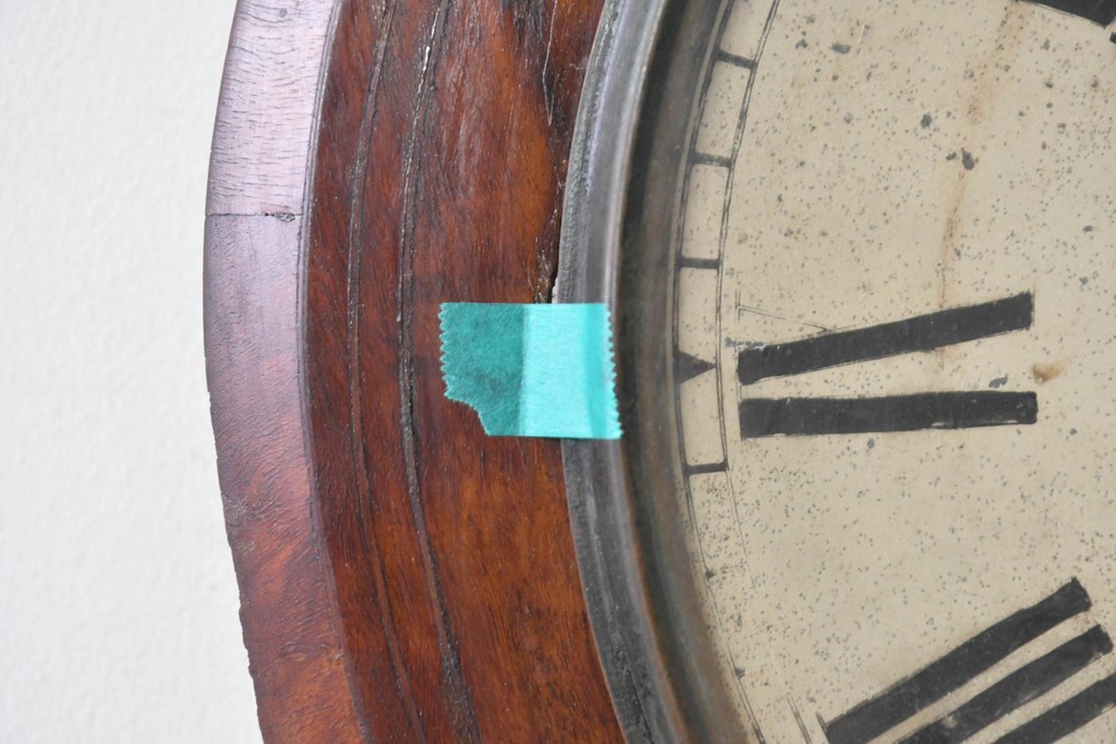 イギリスアンティーク　1880年から1900年頃　繊細な彫刻が魅力のクラシカルな掛け時計　(R-091803)