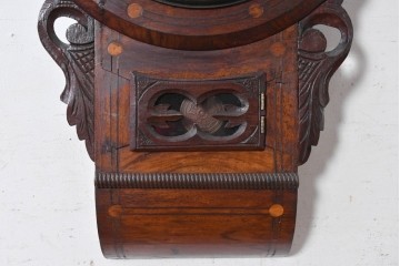 イギリスアンティーク　1880年から1900年頃　繊細な彫刻が魅力のクラシカルな掛け時計　(R-091803)