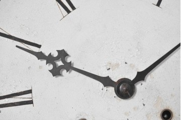 アメリカアンティーク　1880年から1900年頃　William L. Gilbert Clock Company(ウィリアム・L・ギルバート・クロック・カンパニー)　深みのある木色と木目が上品な掛け時計　(R-091804)