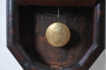 アメリカアンティーク　1880年から1900年頃　William L. Gilbert Clock Company(ウィリアム・L・ギルバート・クロック・カンパニー)　深みのある木色と木目が上品な掛け時計　(R-091804)