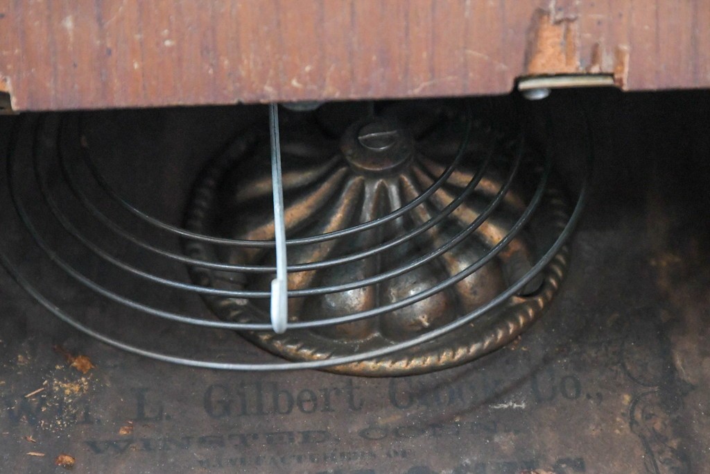 アメリカアンティーク　1880年から1900年頃　William L. Gilbert Clock Company(ウィリアム・L・ギルバート・クロック・カンパニー)　深みのある木色と木目が上品な掛け時計　(R-091804)