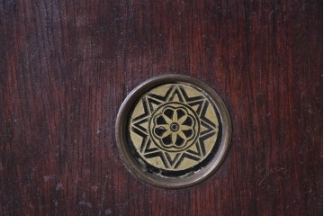 アメリカアンティーク　1880年から1900年頃　William L. Gilbert Clock Company(ウィリアム・L・ギルバート・クロック・カンパニー)　深みのある木色と木目が上品な掛け時計　(R-091804)