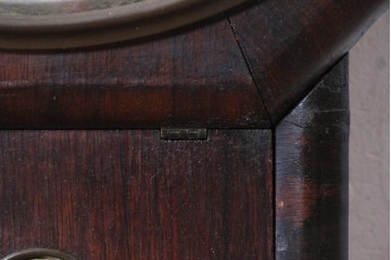 アメリカアンティーク　1880年から1900年頃　William L. Gilbert Clock Company(ウィリアム・L・ギルバート・クロック・カンパニー)　深みのある木色と木目が上品な掛け時計　(R-091804)