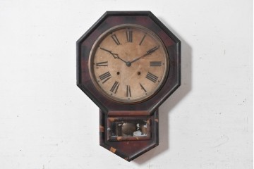 アメリカアンティーク　1870年から1890年頃　E.N.WELCH(ウェルチ)社　八角形のケースと深みのある色合いがクラシカルな掛け時計　(R-091806)
