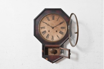 アメリカアンティーク　1870年から1890年頃　E.N.WELCH(ウェルチ)社　八角形のケースと深みのある色合いがクラシカルな掛け時計　(R-091806)