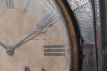 アメリカアンティーク　1870年から1890年頃　E.N.WELCH(ウェルチ)社　八角形のケースと深みのある色合いがクラシカルな掛け時計　(R-091806)