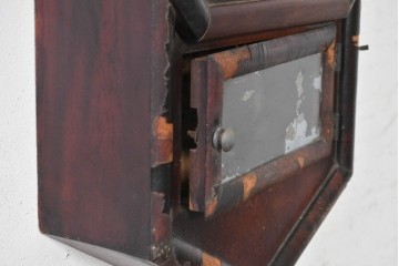 アメリカアンティーク　1870年から1890年頃　E.N.WELCH(ウェルチ)社　八角形のケースと深みのある色合いがクラシカルな掛け時計　(R-091806)
