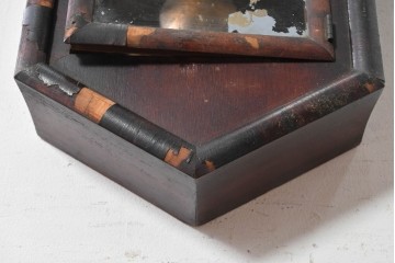 アメリカアンティーク　1870年から1890年頃　E.N.WELCH(ウェルチ)社　八角形のケースと深みのある色合いがクラシカルな掛け時計　(R-091806)