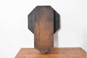 アメリカアンティーク　1870年から1890年頃　E.N.WELCH(ウェルチ)社　八角形のケースと深みのある色合いがクラシカルな掛け時計　(R-091806)