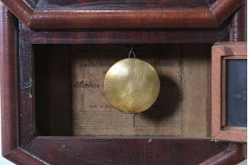 アメリカアンティーク　1870年頃　Ansonia Brass and Copper Co.(アンソニア・ブラス・アンド・カッパー)　美しい木目を楽しめる上品な佇まいの掛け時計　(R-091807)