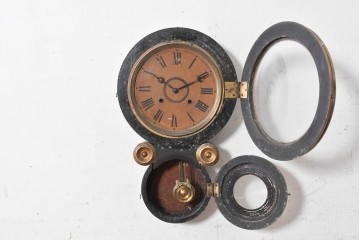 アメリカアンティーク　1880年頃　E. INGRAHAM&CO(イングラハム社)　ゴールドカラーの枠を配したレトロなだるま時計　(R-091808)