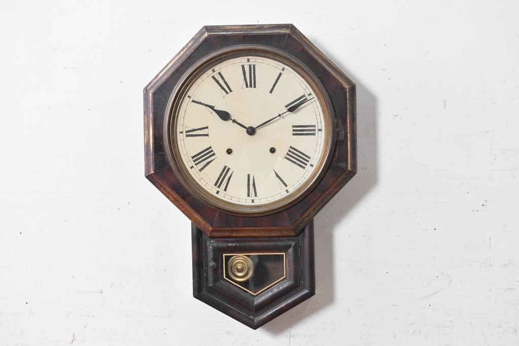 アメリカアンティーク　1870年から1890年頃　E.N.WELCH(ウェルチ)社　八角形の枠と味わい深い木色が魅力の掛け時計　(R-091810)