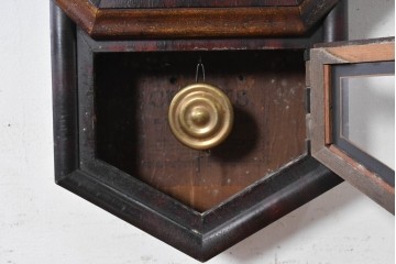 アメリカアンティーク　1870年から1890年頃　E.N.WELCH(ウェルチ)社　八角形の枠と味わい深い木色が魅力の掛け時計　(R-091810)