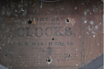 アメリカアンティーク　1870年から1890年頃　E.N.WELCH(ウェルチ)社　八角形の枠と味わい深い木色が魅力の掛け時計　(R-091810)