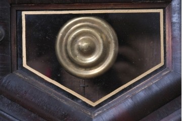 アメリカアンティーク　1870年から1890年頃　E.N.WELCH(ウェルチ)社　八角形の枠と味わい深い木色が魅力の掛け時計　(R-091810)