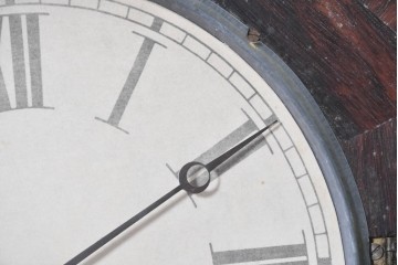 アメリカアンティーク　1880年から1900年頃　William L. Gilbert Clock Company(ウィリアム・L・ギルバート・クロック・カンパニー)　八角形の文字盤枠と優美な彫刻装飾がお洒落な掛け時計　(R-091811)