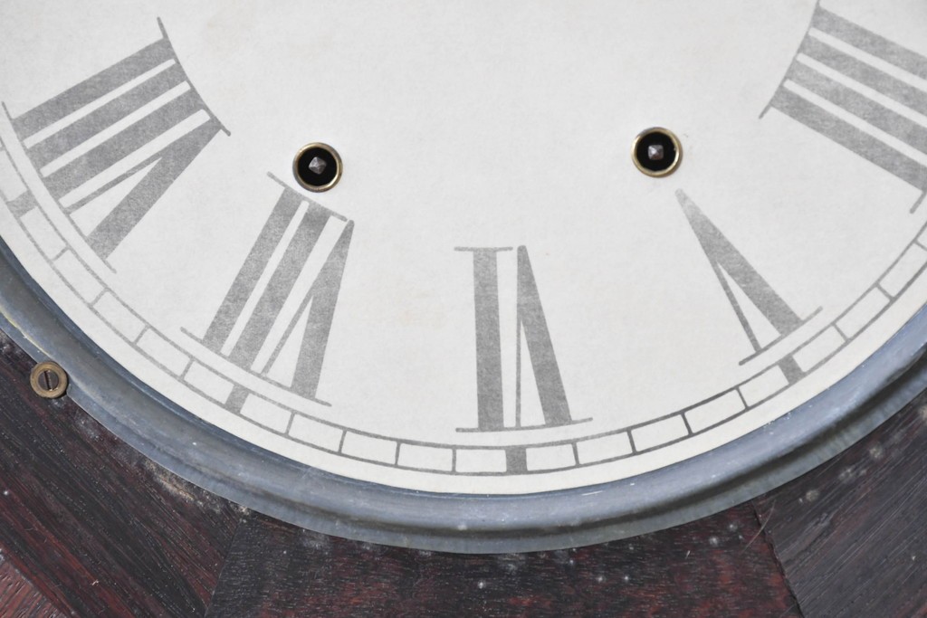 アメリカアンティーク　1880年から1900年頃　William L. Gilbert Clock Company(ウィリアム・L・ギルバート・クロック・カンパニー)　八角形の文字盤枠と優美な彫刻装飾がお洒落な掛け時計　(R-091811)