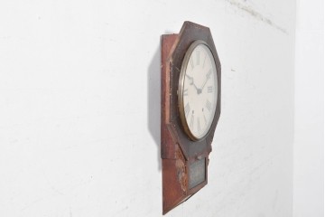 アメリカアンティーク　1880年から1900年頃　William L. Gilbert Clock Company(ウィリアム・L・ギルバート・クロック・カンパニー)　八角形の文字盤枠と優美な彫刻装飾がお洒落な掛け時計　(R-091811)
