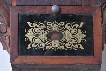 アメリカアンティーク　1880年から1900年頃　William L. Gilbert Clock Company(ウィリアム・L・ギルバート・クロック・カンパニー)　八角形の文字盤枠と優美な彫刻装飾がお洒落な掛け時計　(R-091811)