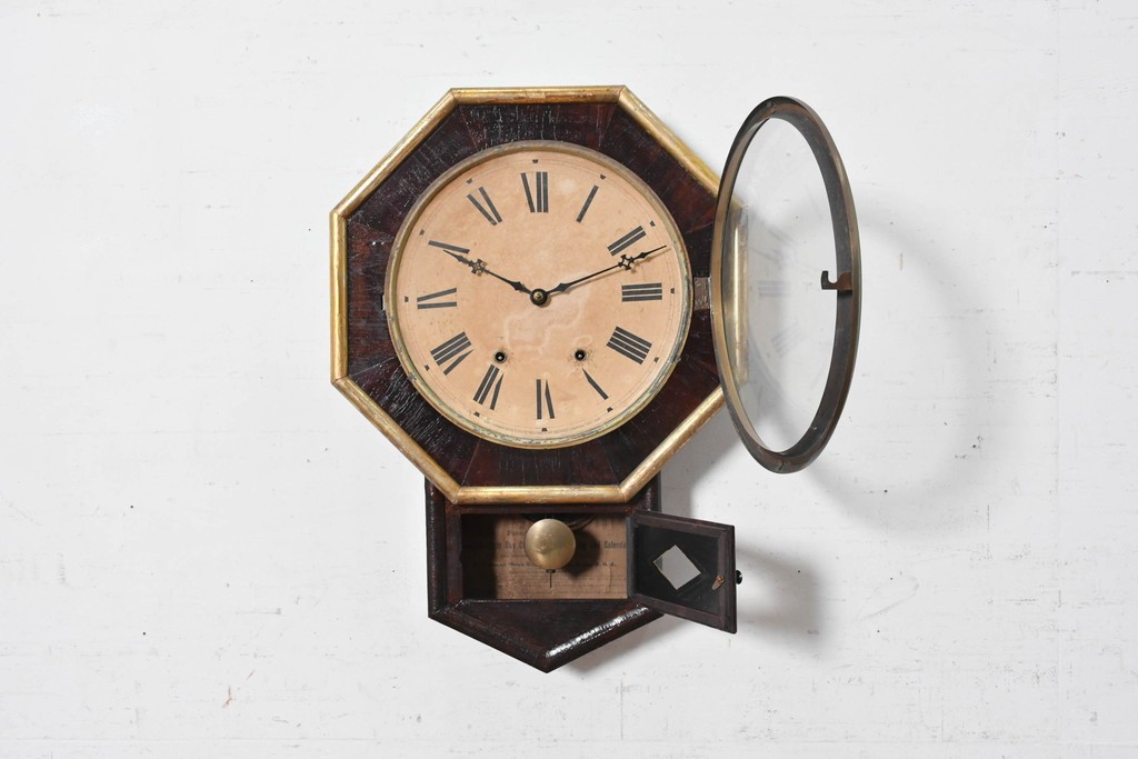アメリカアンティーク　1900年頃　New Haven Clock Co.(ニューヘブン社)　金色の縁取りと菱形模様が印象的な八角形の掛け時計　(R-091812)