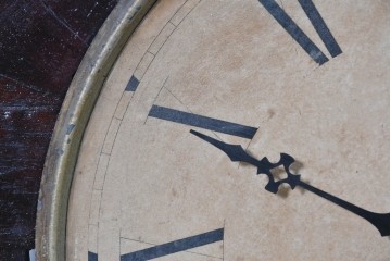 アメリカアンティーク　1900年頃　New Haven Clock Co.(ニューヘブン社)　金色の縁取りと菱形模様が印象的な八角形の掛け時計　(R-091812)