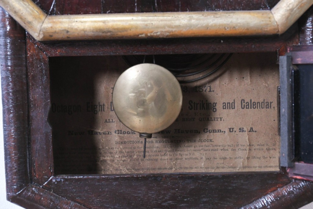 アメリカアンティーク　1900年頃　New Haven Clock Co.(ニューヘブン社)　金色の縁取りと菱形模様が印象的な八角形の掛け時計　(R-091812)