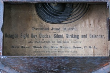 アメリカアンティーク　1900年頃　New Haven Clock Co.(ニューヘブン社)　金色の縁取りと菱形模様が印象的な八角形の掛け時計　(R-091812)