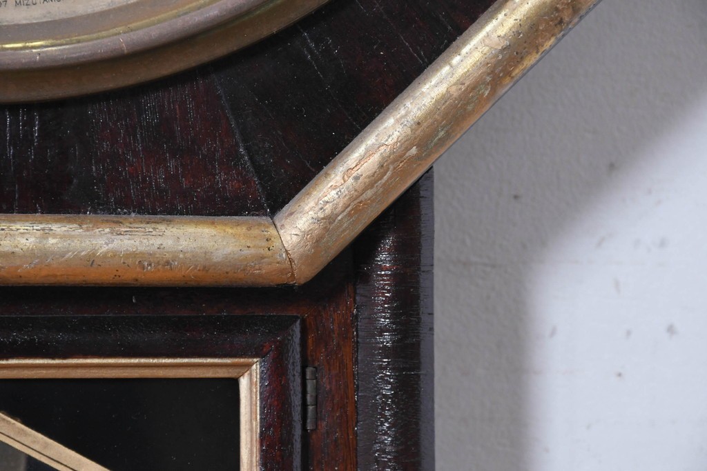 アメリカアンティーク　1900年頃　New Haven Clock Co.(ニューヘブン社)　金色の縁取りと菱形模様が印象的な八角形の掛け時計　(R-091812)